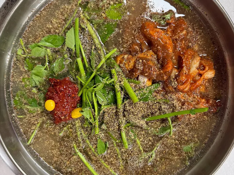 청둥오리 전골의 클로즈업 샷