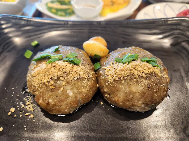 윤기가 흐르는 떡갈비