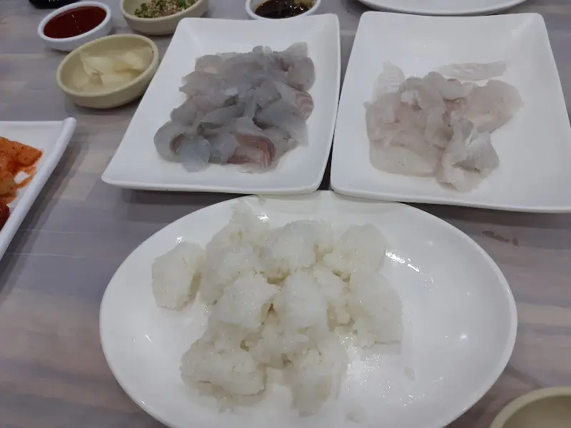 싱싱한 광어, 돔, 농어회