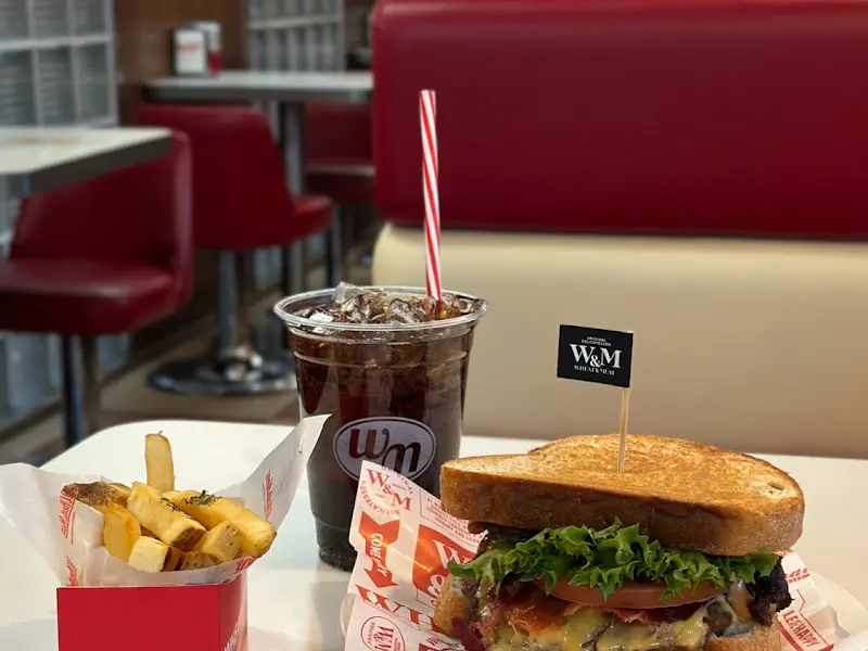 위트앤미트 강남점 내부 인테리어