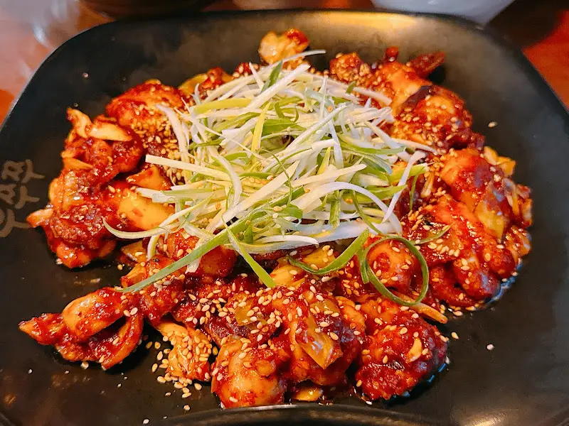 윤기가 흐르는 쭈꾸미 볶음