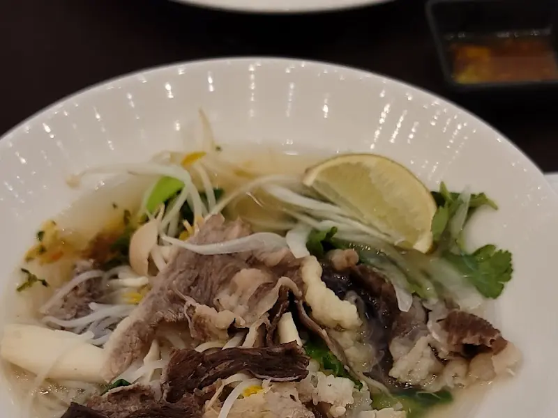 따뜻한 국물이 매력적인 쌀국수