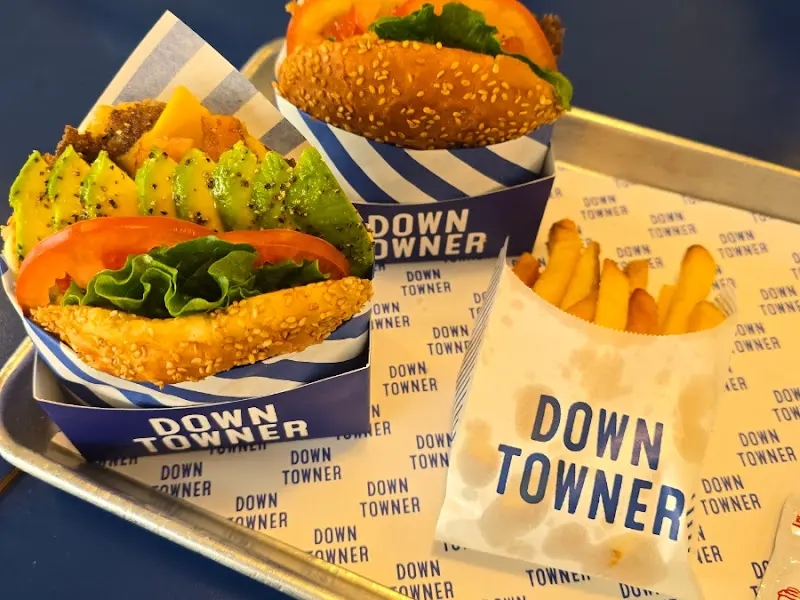 아보카도 버거와 클래식 버거 세트