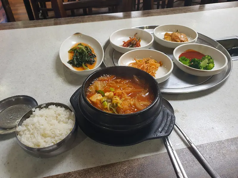 얼큰한 김치찌개
