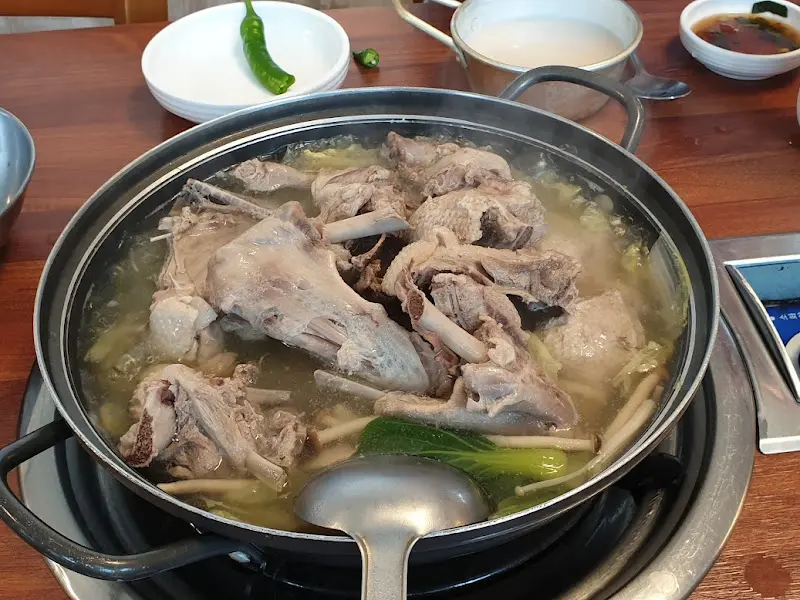 오리 백숙 전체샷