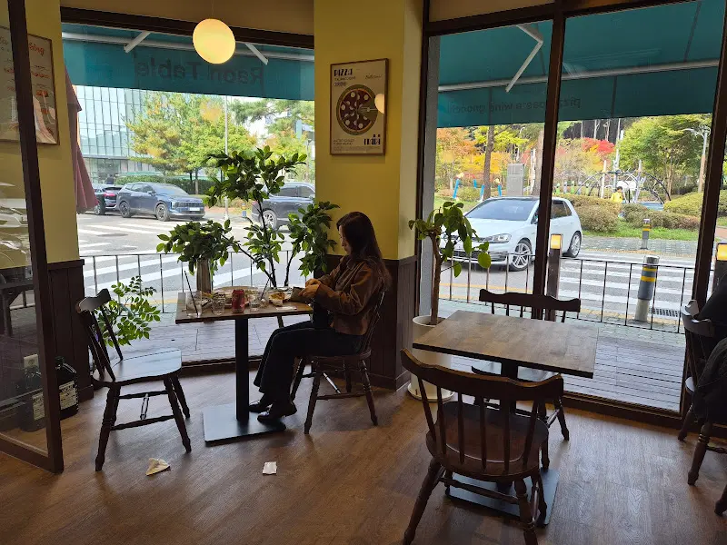 창가 좌석의 모습