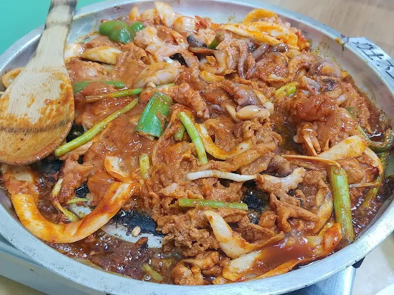 제육볶음과 쭈꾸미 볶음의 조화