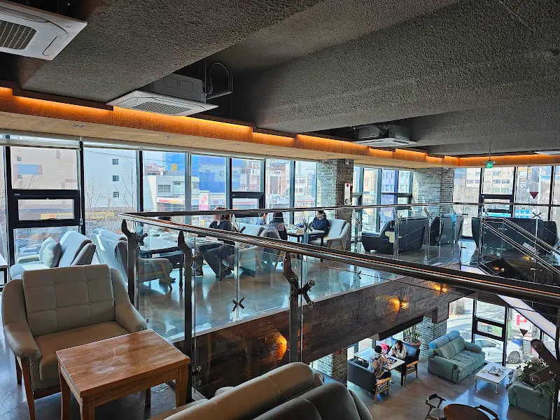 카페 내부 좌석