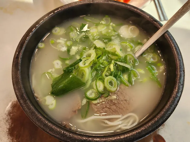 파가 듬뿍 올려진 설렁탕