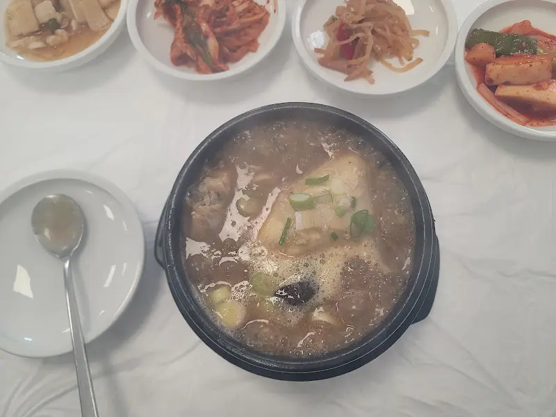 한방누룽지삼계탕과 밑반찬