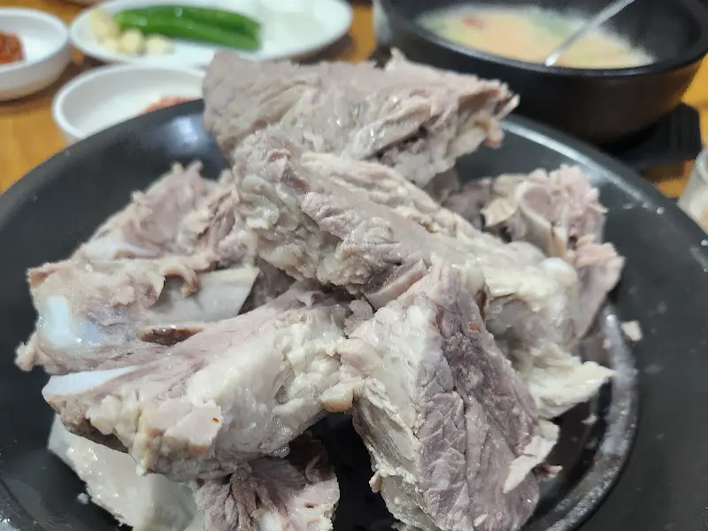 푸짐한 수육 한 상
