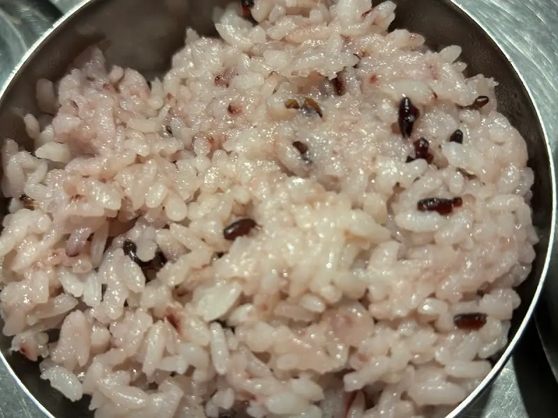 돈멜에서 제공되는 밑반찬