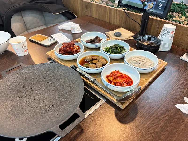 정갈하게 담긴 밑반찬