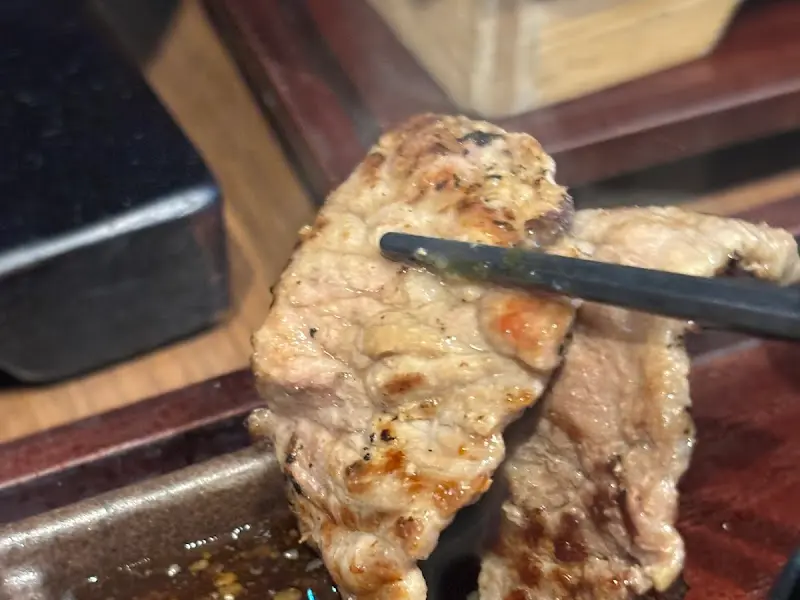 특제 소스에 찍어 먹는 야끼니꾸