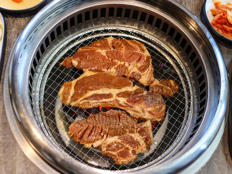 숯불 위 양념갈비