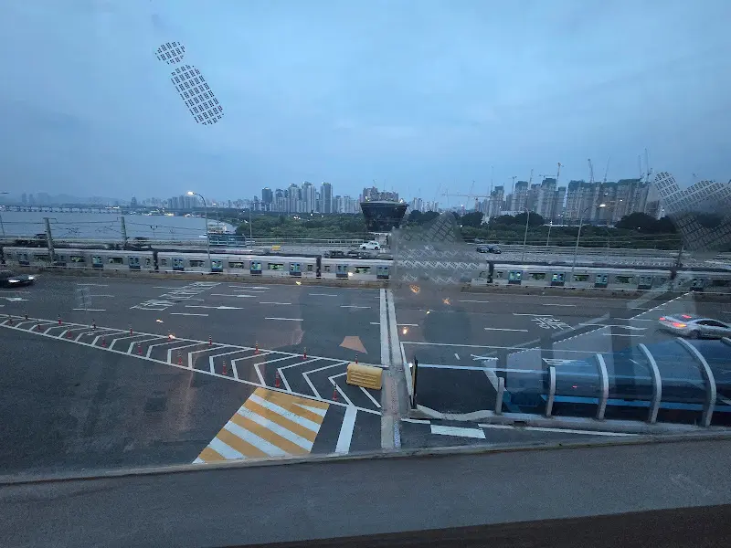 카페에서 바라본 풍경