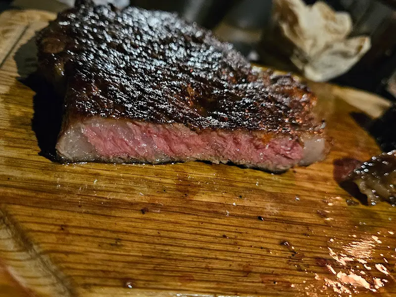 잘 구워진 한우 단면