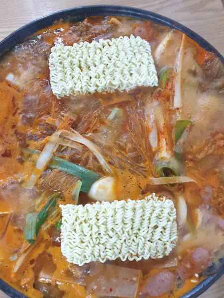 푸짐한 부대찌개
