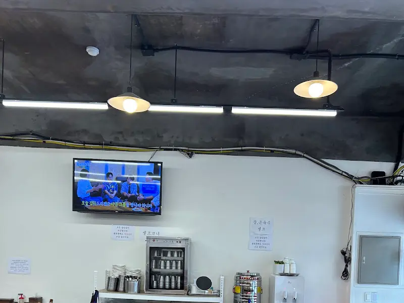 천장에 달린 조명