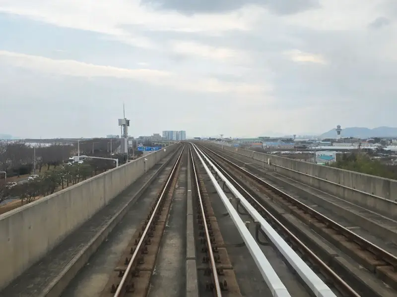 경전철에서 바라본 김해 시내 풍경