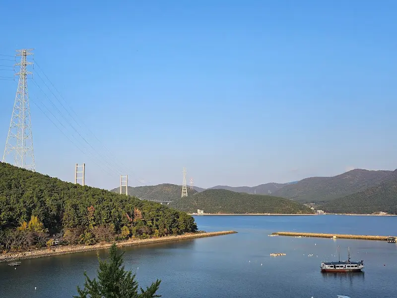 MER CALME에서 바라본 마창대교 뷰