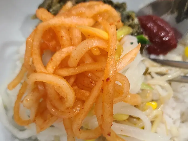 보리밥에 올라간 나물