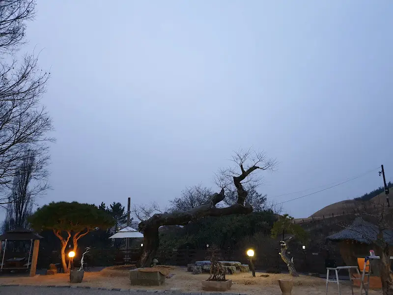 카페 민속마당의 야외 정원