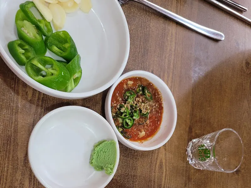 물회와 함께 곁들여 먹기 좋은 막걸리