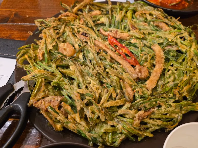 몽촌토성보리밥손칼국수의 푸짐한 해물파전