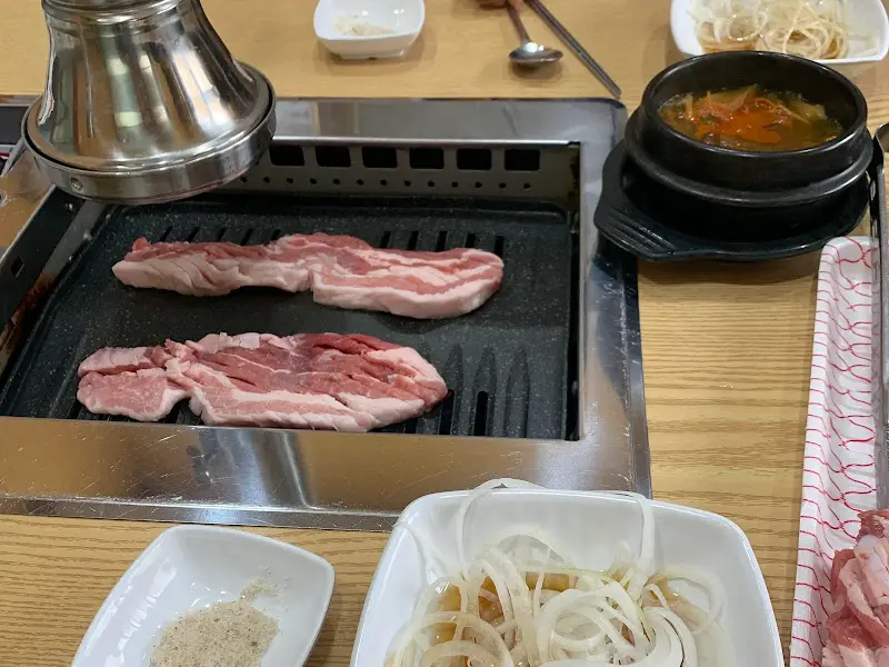 불판 위의 삼겹살