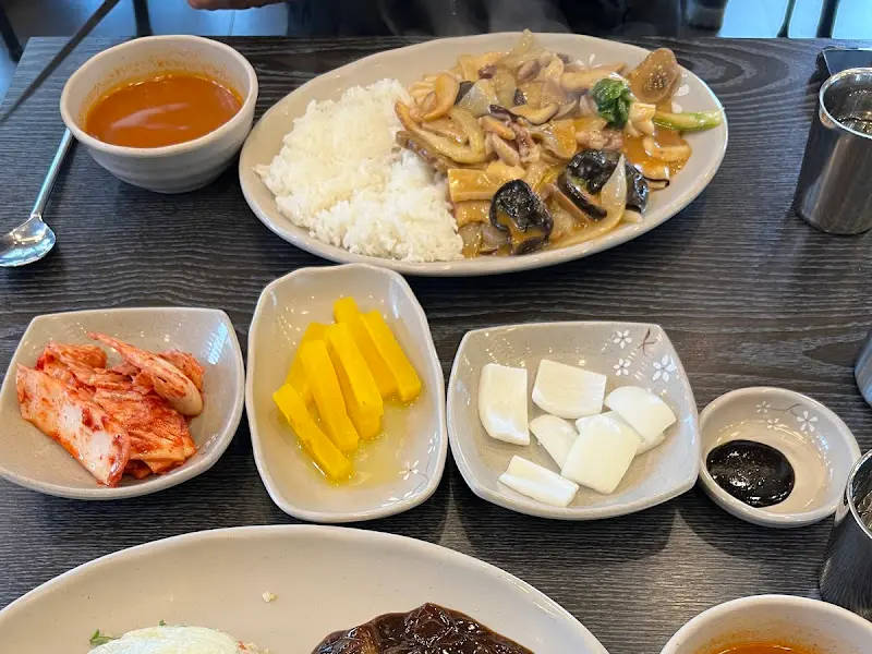 정갈하게 차려진 풍차의 테이블