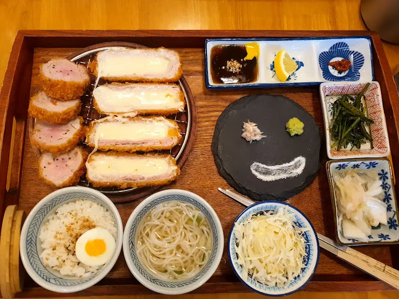 돈까스 정식 전체 샷