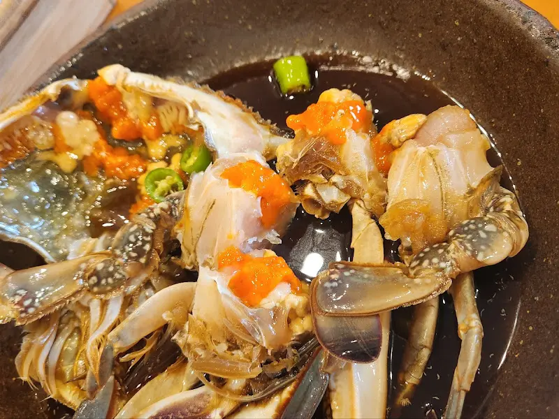 신선한 꽃게로 만든 간장게장