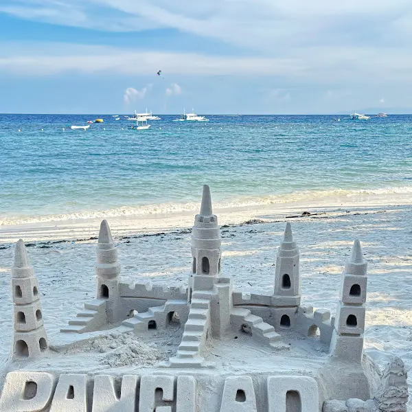 평화로운 바닷가 풍경