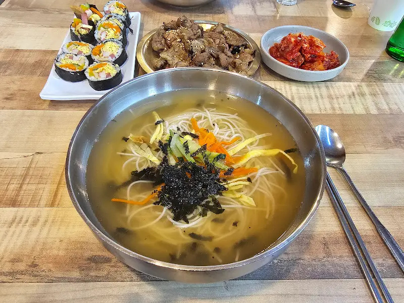 잔치국수, 연탄구이, 김밥