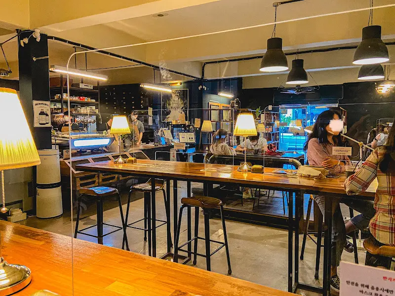 몬스터로스터스 내부 전경