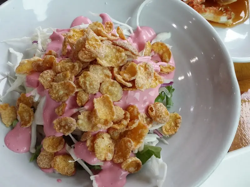 콘푸로스트가 얹어진 샐러드