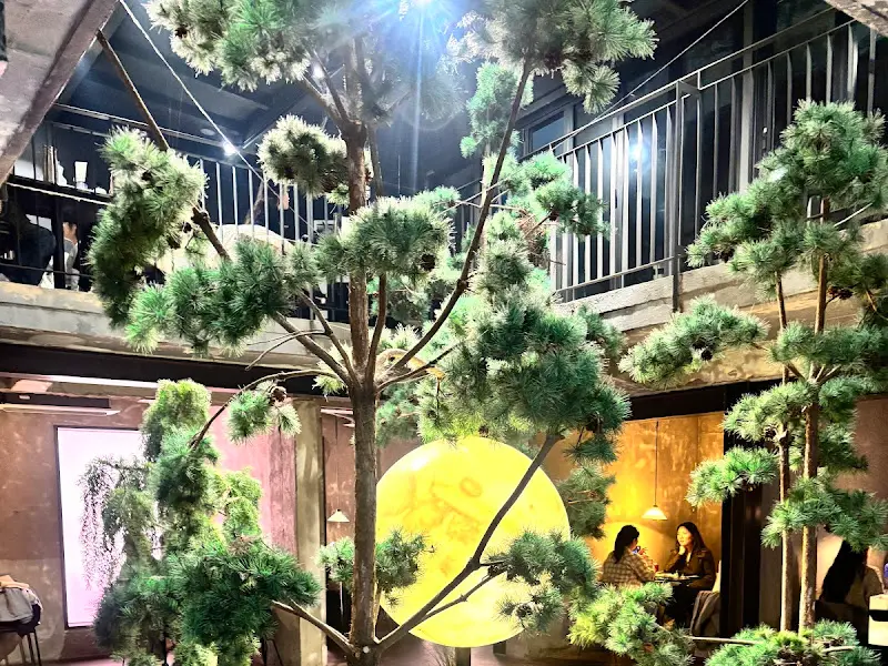 무월 내부 인테리어 - 달 조형물