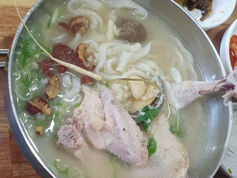 닭칼국수 메인 이미지
