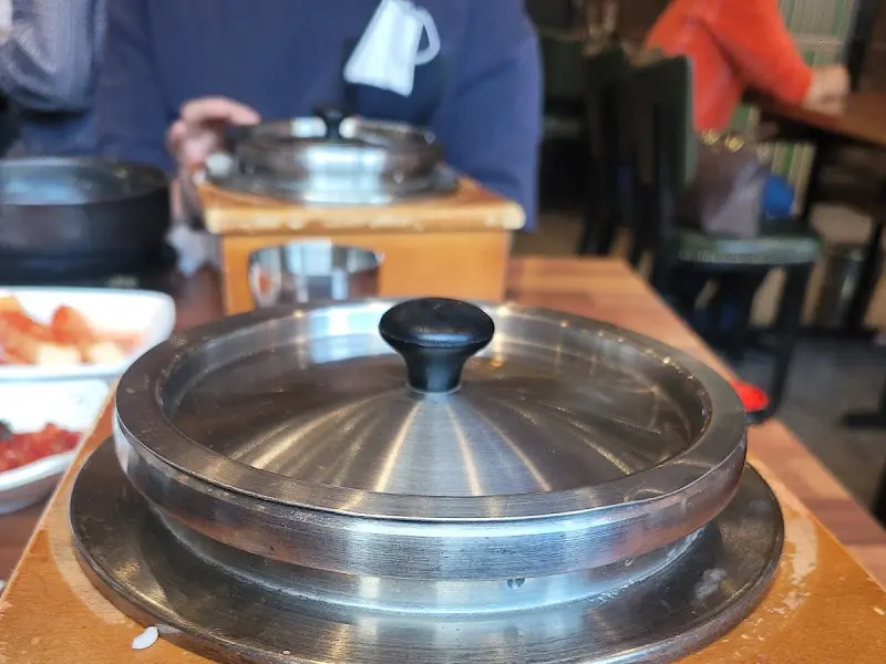 솥밥 뚜껑을 연 모습