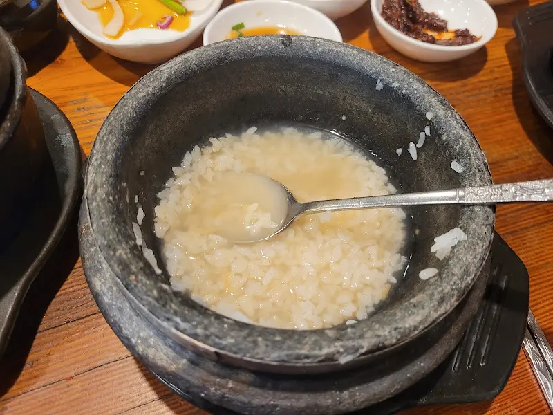 돌솥에 담긴 숭늉