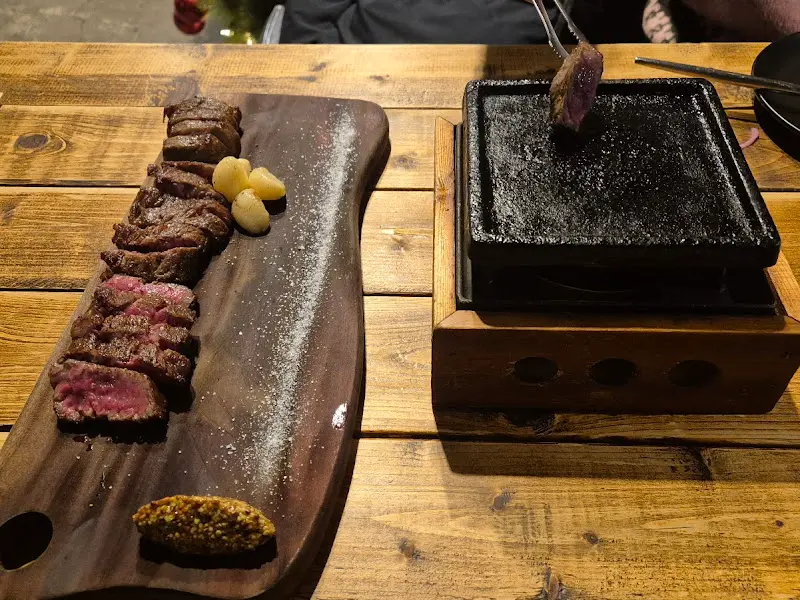 미니 화로에 구워 먹는 스테이크