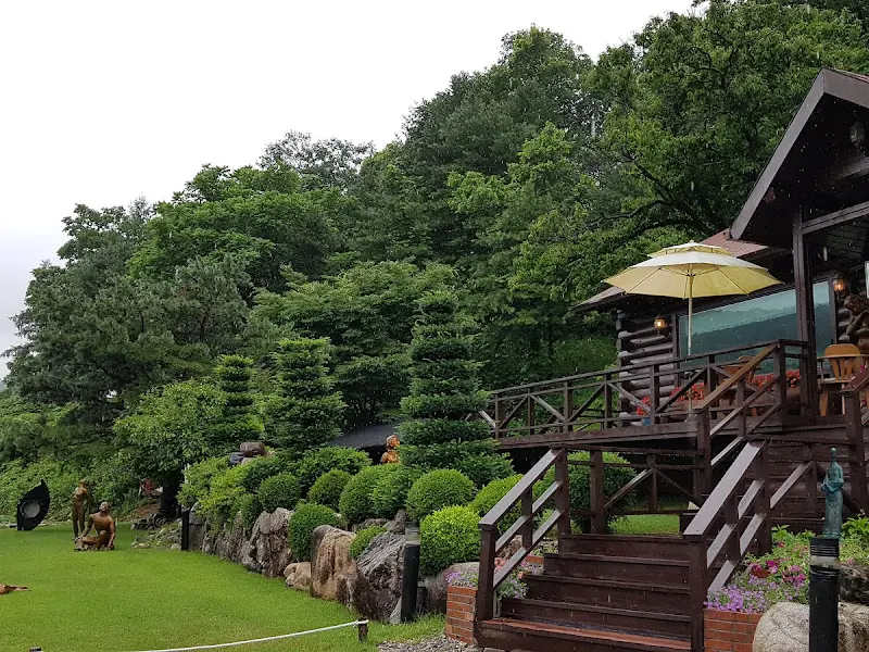 아름다운 정원이 인상적인 콩사랑 외부 전경