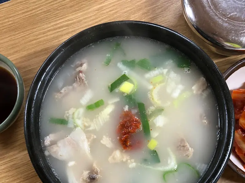 돼지국밥 한 그릇