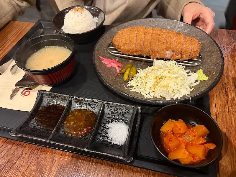 규카츠 정식 한 상 차림