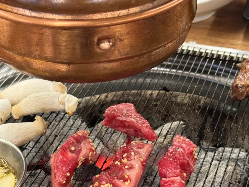 숯불에 구워지는 소갈비살