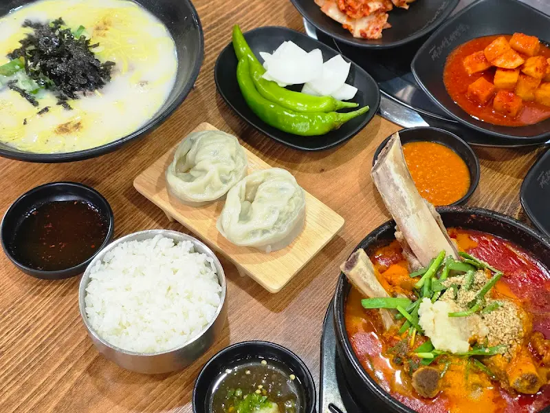 소갈비해장국과 제주 고기국수, 흑돼지 왕만두