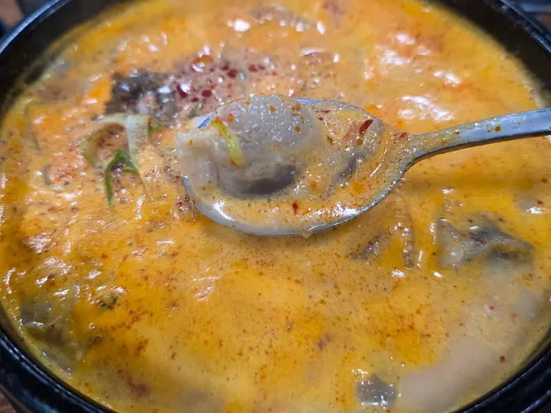 얼큰한 국물에 밥 한 공기 뚝딱