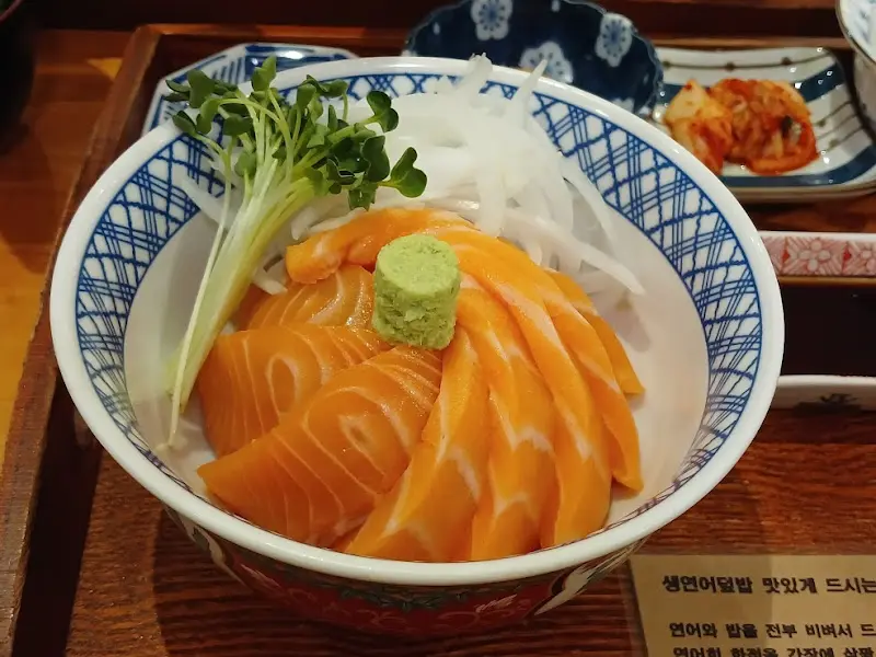 싱싱한 생연어비빔덮밥