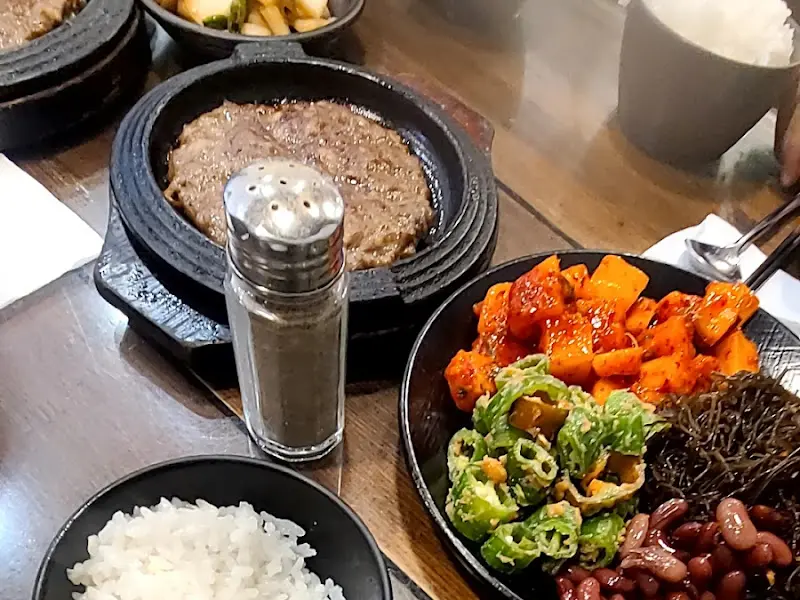 떡갈비와 밑반찬